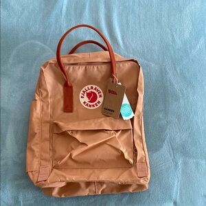 Fjällräven Kånken Classic Backpack in Peach Sand/Terracotta Brown